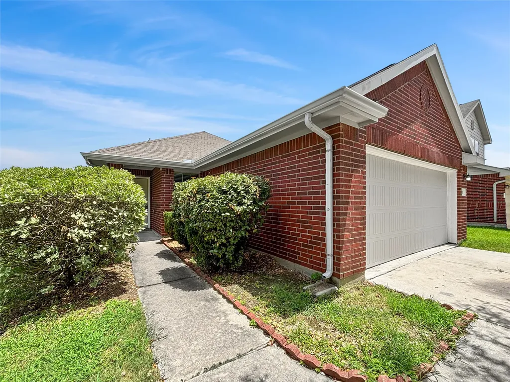 4311 Amaryllis Avenue Baytown TX 77521
