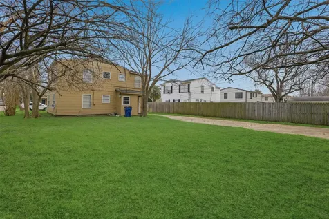 1112 1st Avenue N Texas City TX 77590
