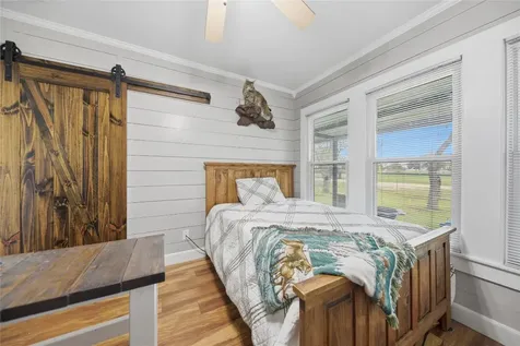 407 N Summit Street Weimar TX 78962
