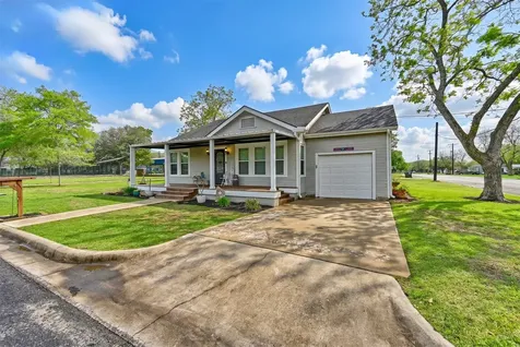 407 N Summit Street Weimar TX 78962