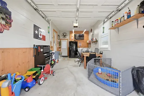 407 N Summit Street Weimar TX 78962