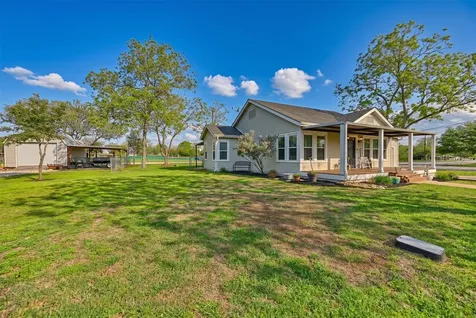 407 N Summit Street Weimar TX 78962