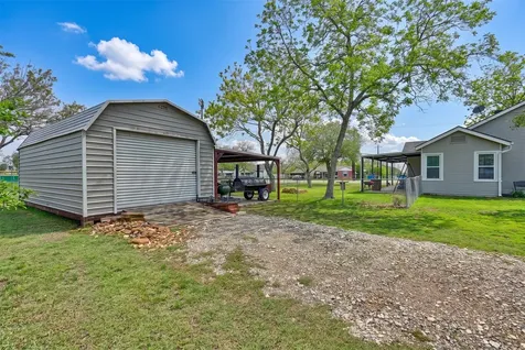 407 N Summit Street Weimar TX 78962