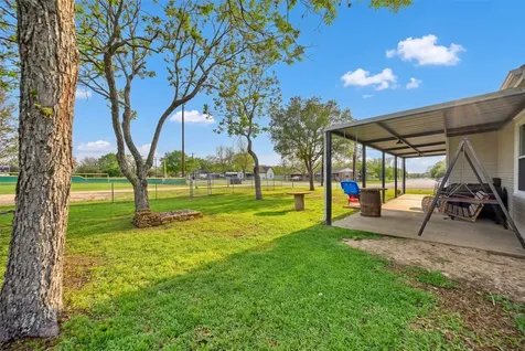 407 N Summit Street Weimar TX 78962