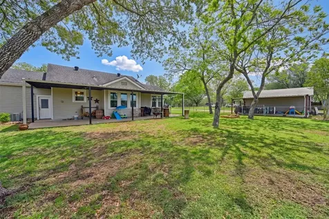 407 N Summit Street Weimar TX 78962