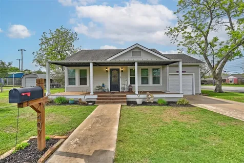 407 N Summit Street Weimar TX 78962