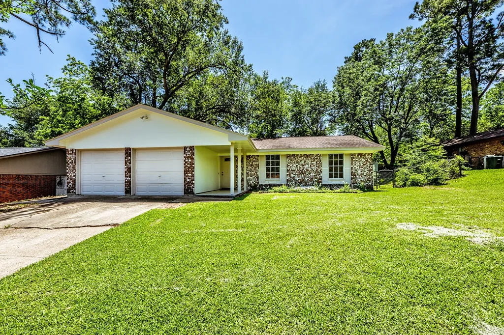 2615 Chimney Rock Huntsville TX 77320