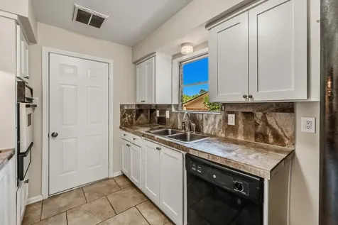 2615 Chimney Rock Huntsville TX 77320