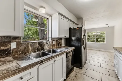 2615 Chimney Rock Huntsville TX 77320