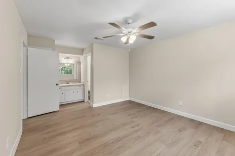 2615 Chimney Rock Huntsville TX 77320