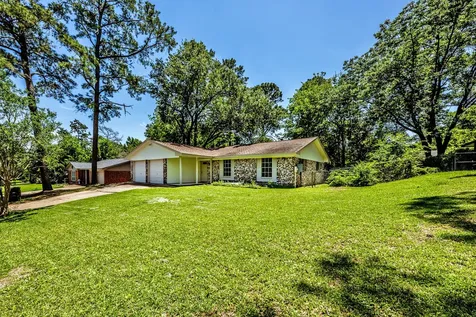 2615 Chimney Rock Huntsville TX 77320