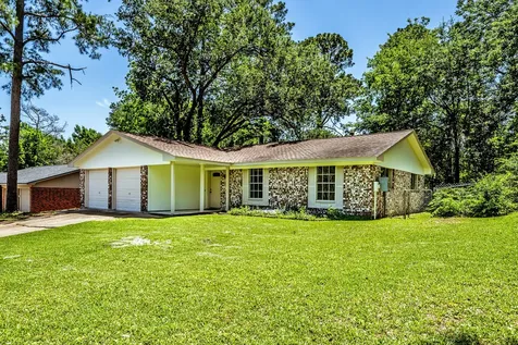 2615 Chimney Rock Huntsville TX 77320