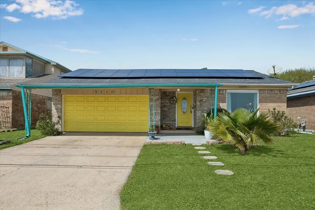 5710 Avenue T 1/2 Galveston TX 77551