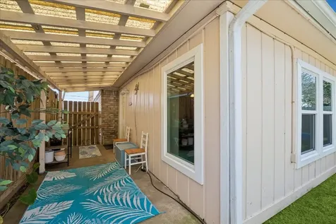 5710 Avenue T 1/2 Galveston TX 77551