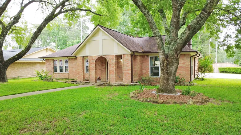 1806 Southwood Drive Woodbranch TX 77357