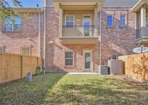 42 Versante Court Houston TX 77070