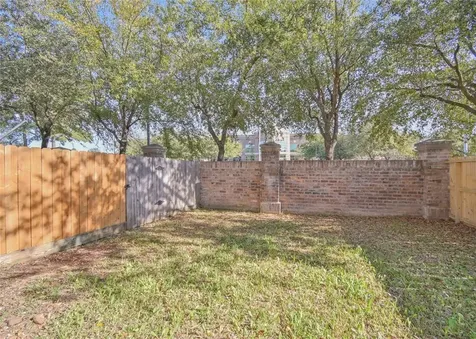 42 Versante Court Houston TX 77070