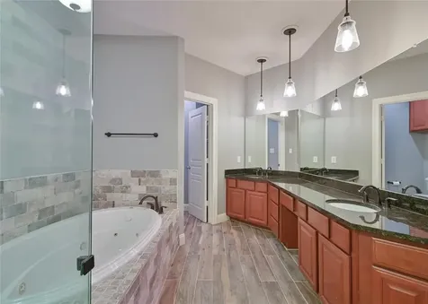 42 Versante Court Houston TX 77070