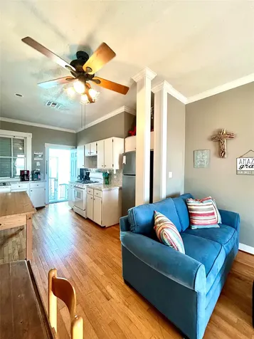 1328 Avenue N 1/2 Galveston TX 77550