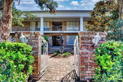 2201 Fountain View Drive J 15 Houston TX 77057