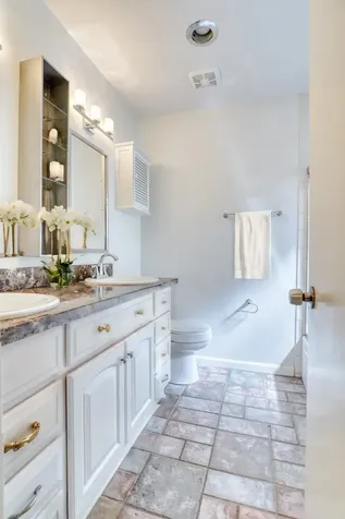 2201 Fountain View Drive J 15 Houston TX 77057