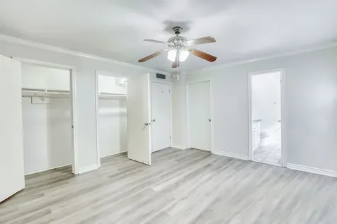 2201 Fountain View Drive J 15 Houston TX 77057