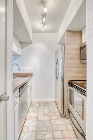 2201 Fountain View Drive J 15 Houston TX 77057
