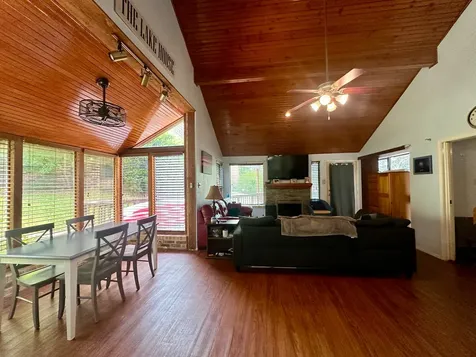 200 Fountain Lake W 128 Livingston TX 77351