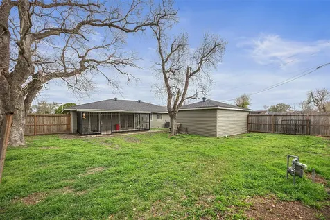 5303 Heatherbrook Drive Houston TX 77045