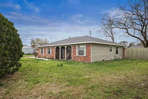 5303 Heatherbrook Drive Houston TX 77045
