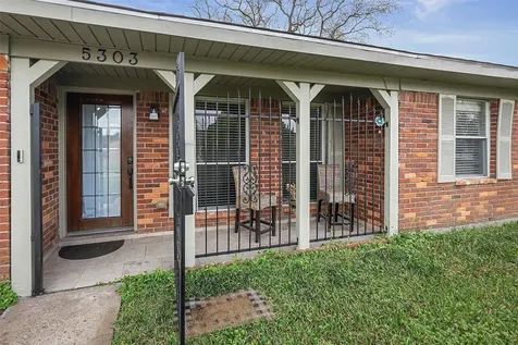 5303 Heatherbrook Drive Houston TX 77045