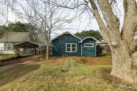 102 E Valverde Street Brenham TX 77833