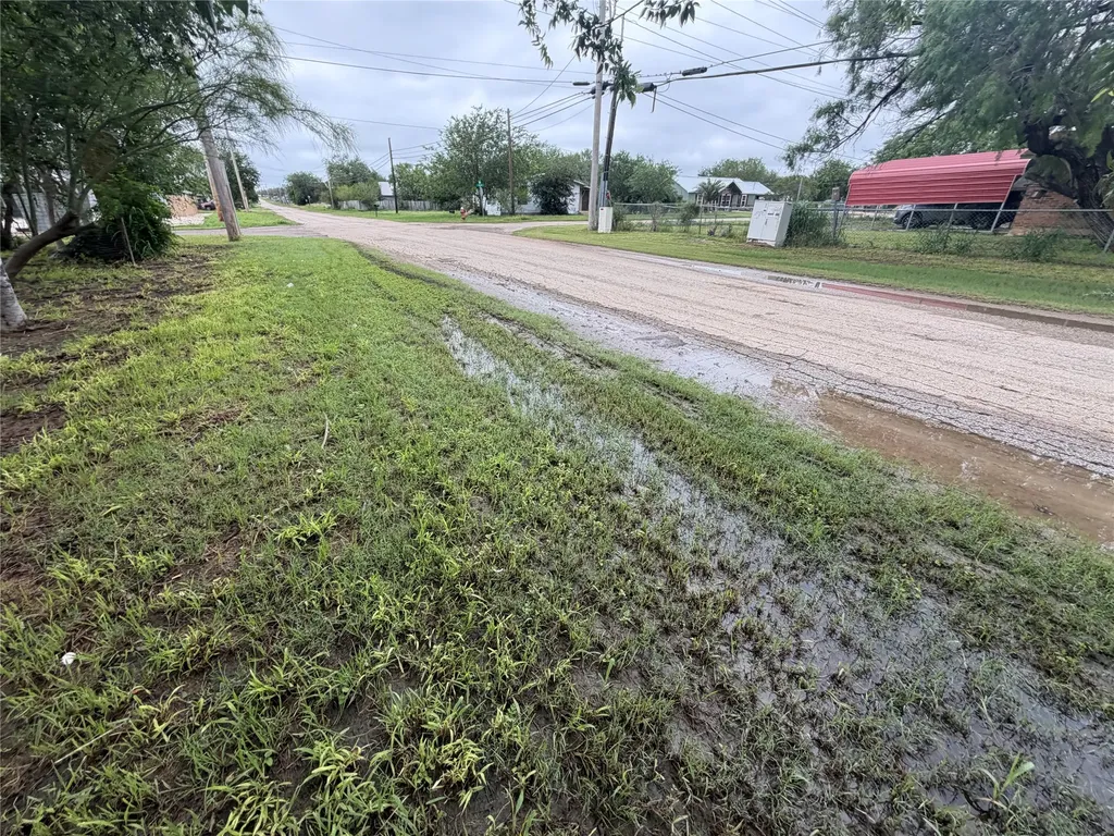 2101 Brown Avenue Jourdanton TX 78026