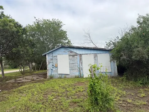 2101 Brown Avenue Jourdanton TX 78026