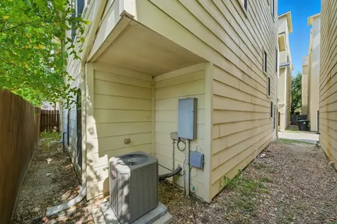 5310 Larkin Street B Houston TX 77007
