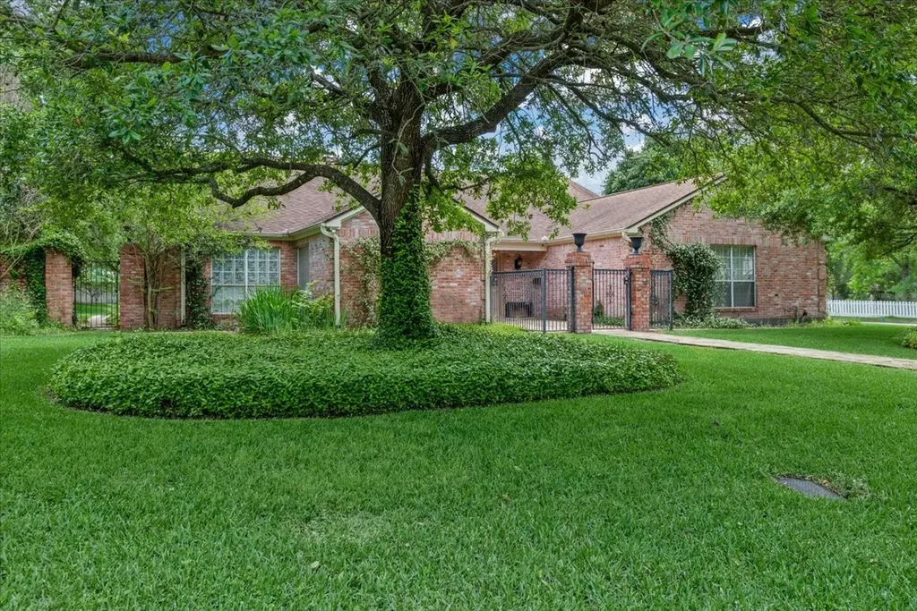 904 Holland Street Navasota TX 77868