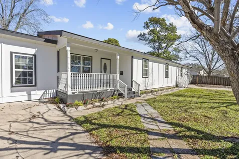 1132 18th Avenue N Texas City TX 77590
