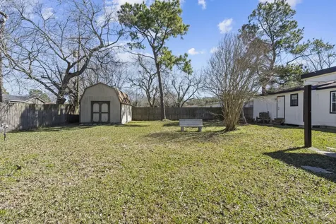 1132 18th Avenue N Texas City TX 77590