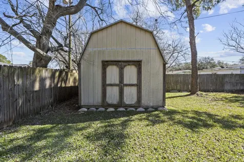 1132 18th Avenue N Texas City TX 77590
