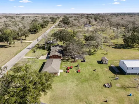 579 County Road 239 Bay City TX 77414