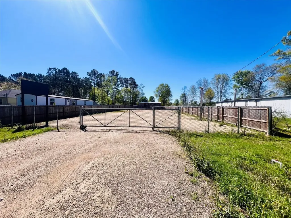 960 County Road 5021 Cleveland TX 77327