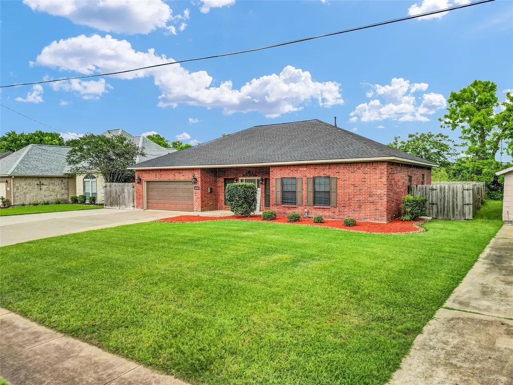 420 Forest Oaks Lane Lake Jackson TX 77566