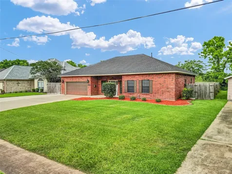 420 Forest Oaks Lane Lake Jackson TX 77566