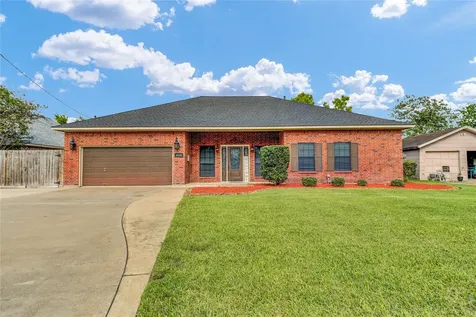 420 Forest Oaks Lane Lake Jackson TX 77566