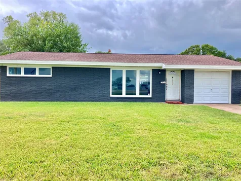 2033 Bay Street N Texas City TX 77590