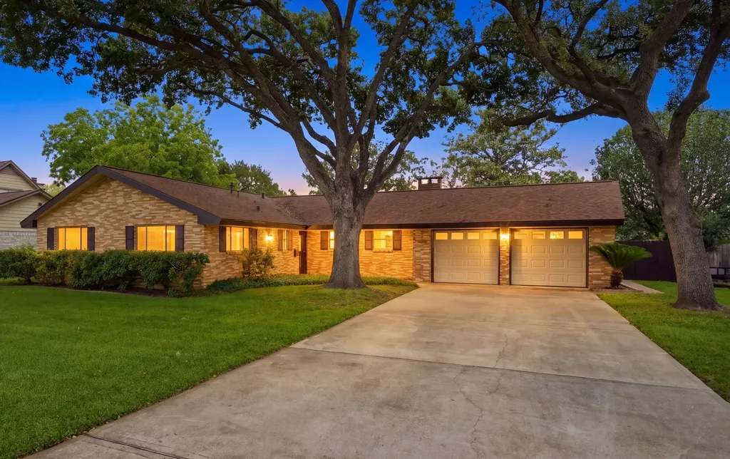 302 Village Drive Sugar Land TX 77498