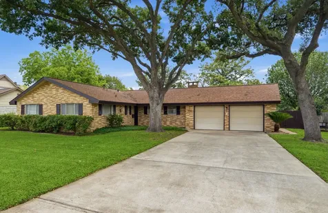 302 Village Drive Sugar Land TX 77498