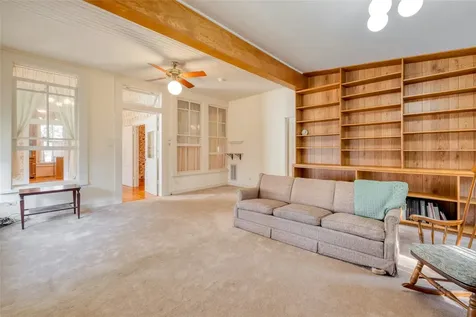 541 N Main Street La Grange TX 78945