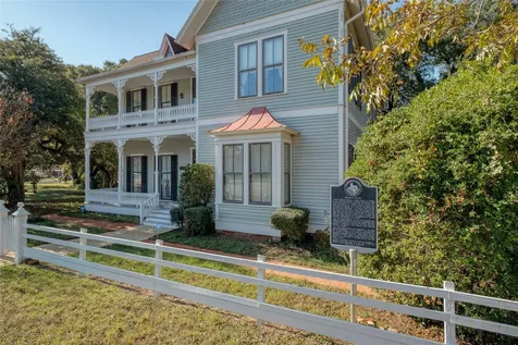 541 N Main Street La Grange TX 78945