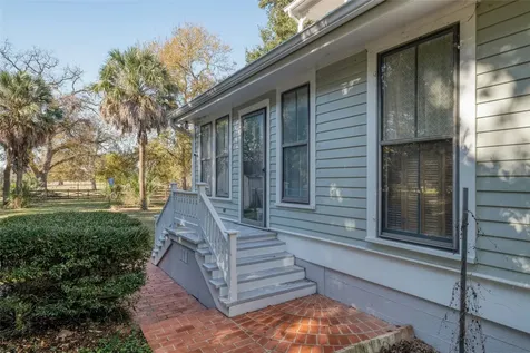 541 N Main Street La Grange TX 78945